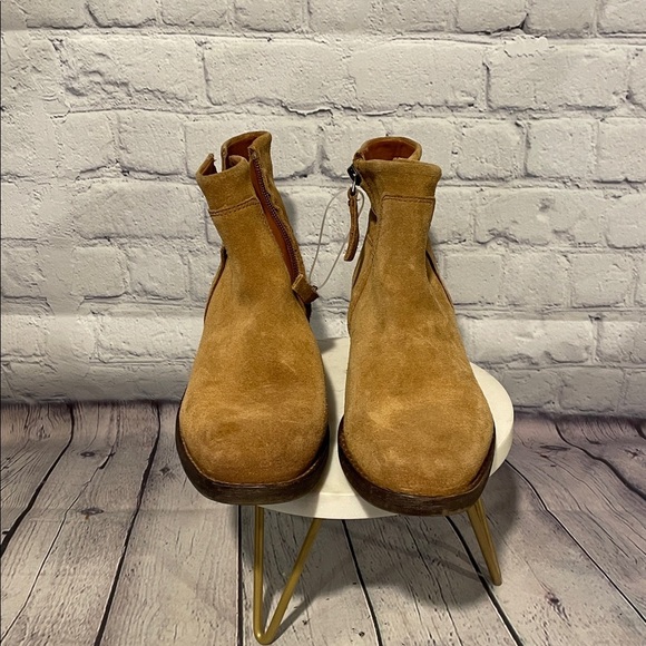 Franco Sarto Malina Tan Suede Leather Booties Sz 6 - Picture 2 of 9